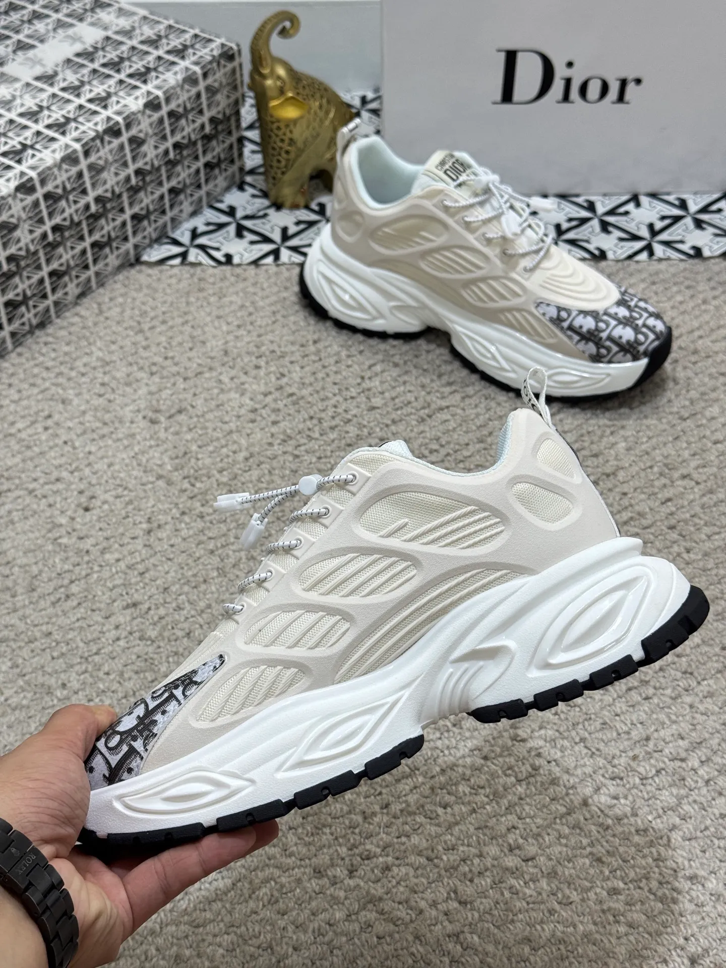 Men's shoes 💰440 [New model] 🐬🐬Original quality - Dior The latest model of sports shoes 🎁Casual and fashionable men's shoes 👟Best model 💥Simple and elegant version, exclusive for trendy men. Unique official website new and most brand elements 👑original decoration, imported cowhide stitching with classic fabrics, fashionable and generous accessories, ✅foamed TPU wear-resistant and taller outsole, light and comfortable. Size: 38-44 (45 customized